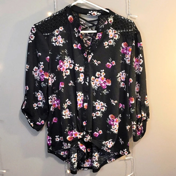No Boundaries Tops - H14-NO BOUNDARIES: WOMEN SIZE XL FLOWERED QUARTER SLEEVE FLOWERED TOP